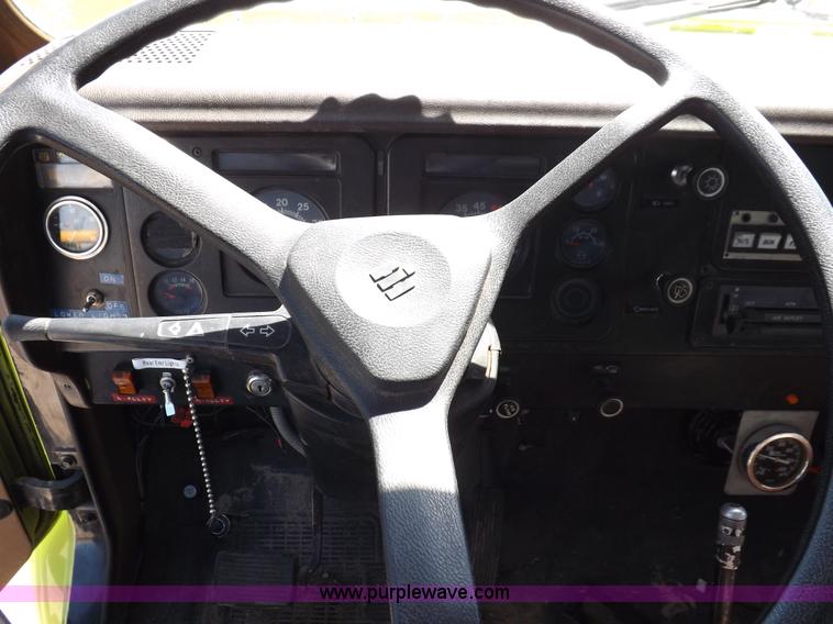 image for item K3924 1981 International S1800 fire truck