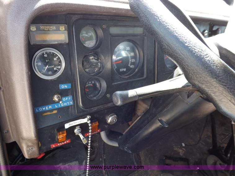 image for item K3924 1981 International S1800 fire truck