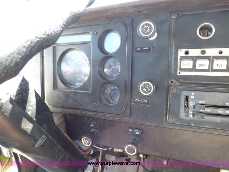 image for item K3924 1981 International S1800 fire truck