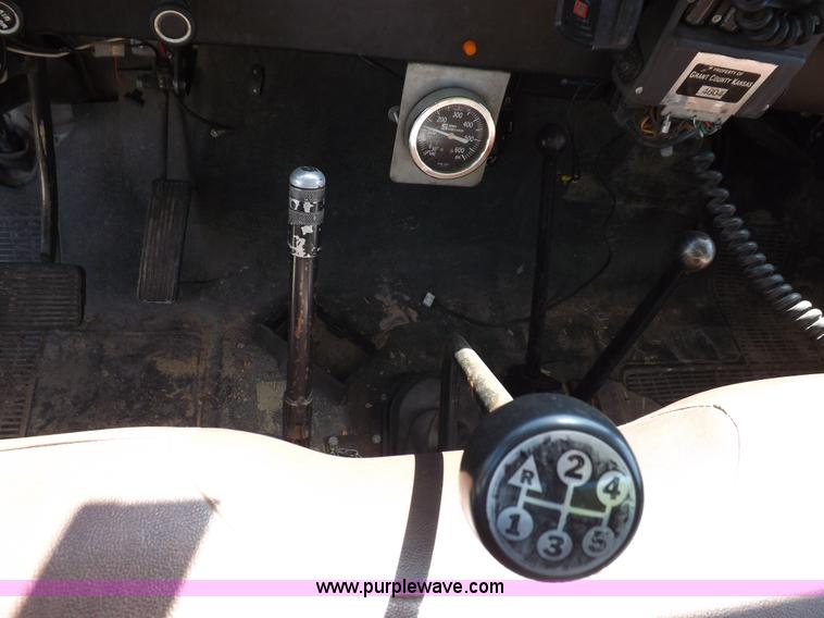 image for item K3924 1981 International S1800 fire truck