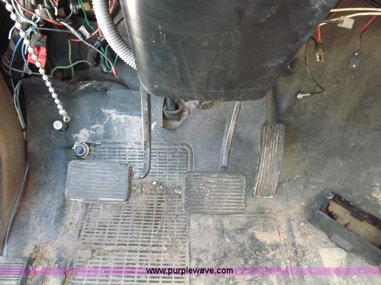 image for item K3924 1981 International S1800 fire truck