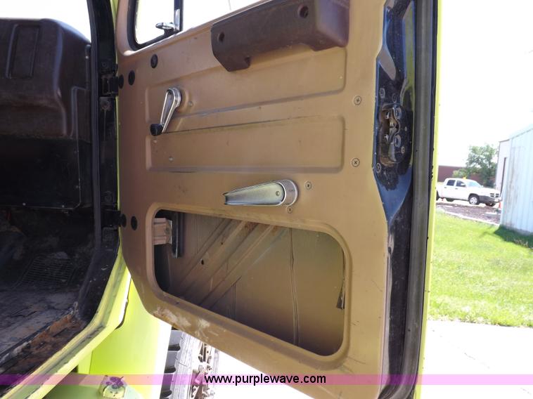 image for item K3924 1981 International S1800 fire truck