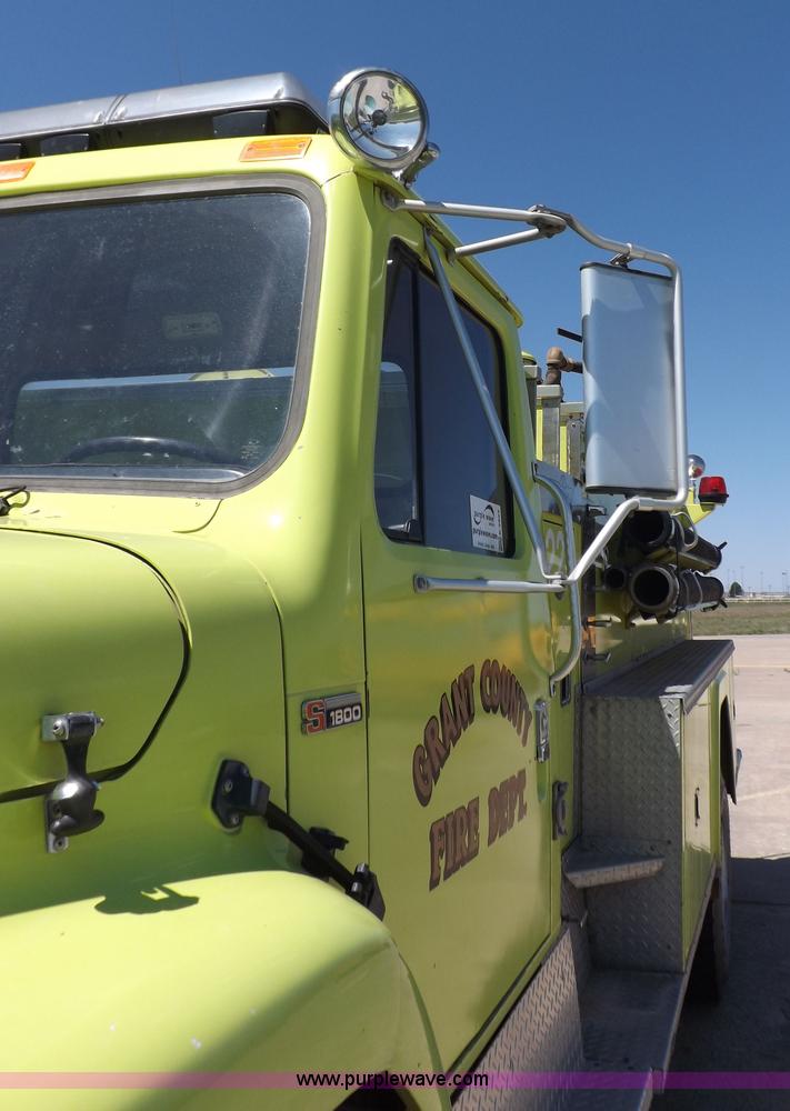 image for item K3924 1981 International S1800 fire truck