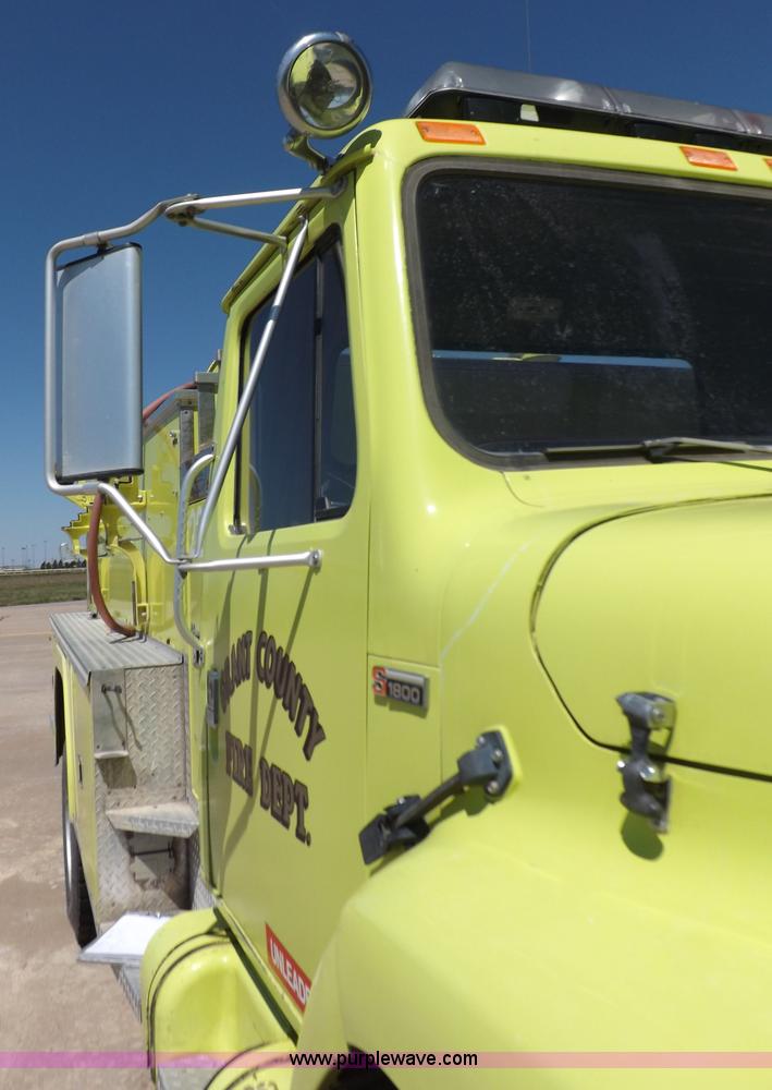 image for item K3924 1981 International S1800 fire truck