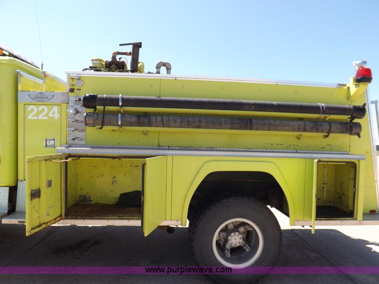 image for item K3924 1981 International S1800 fire truck