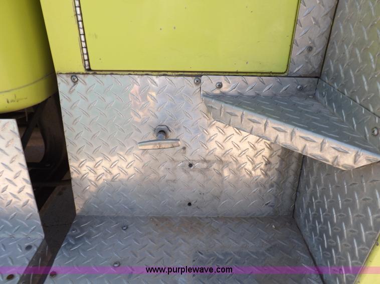 image for item K3924 1981 International S1800 fire truck