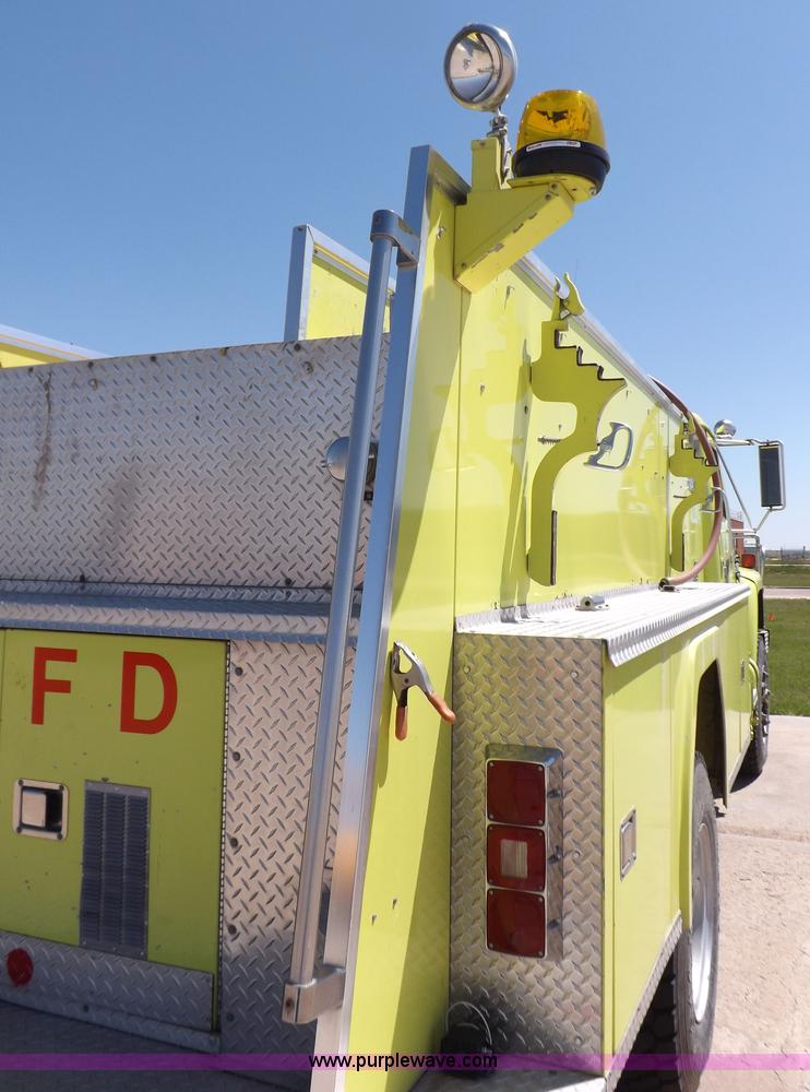 image for item K3924 1981 International S1800 fire truck