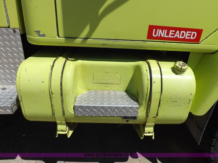 image for item K3924 1981 International S1800 fire truck