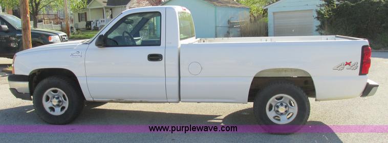 image for item K5017 2004 Chevrolet Silverado 1500 pickup truck