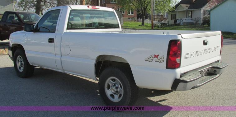 image for item K5017 2004 Chevrolet Silverado 1500 pickup truck