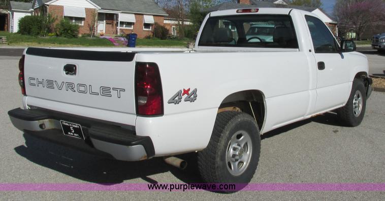 image for item K5017 2004 Chevrolet Silverado 1500 pickup truck