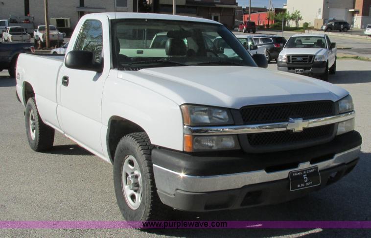 image for item K5017 2004 Chevrolet Silverado 1500 pickup truck