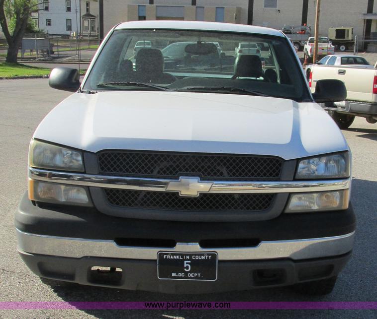 image for item K5017 2004 Chevrolet Silverado 1500 pickup truck