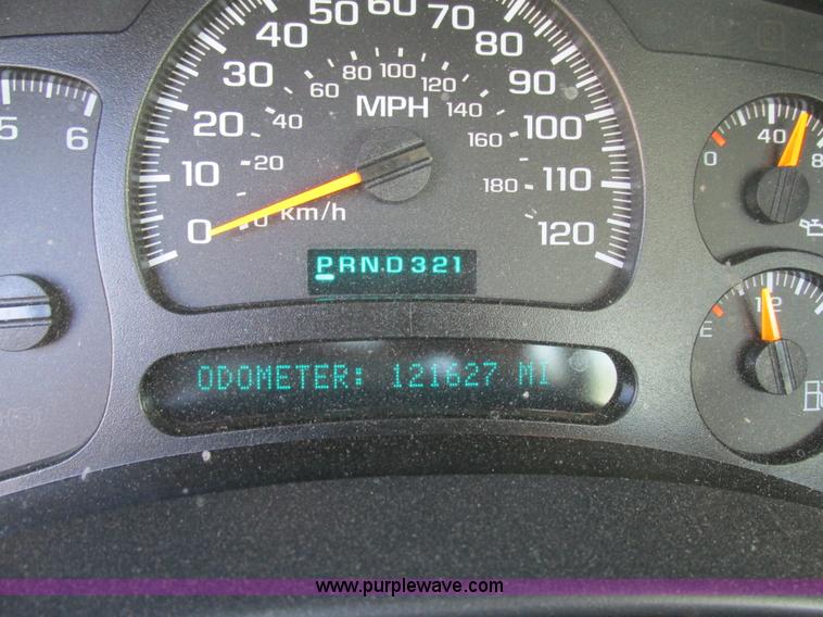 image for item K5017 2004 Chevrolet Silverado 1500 pickup truck