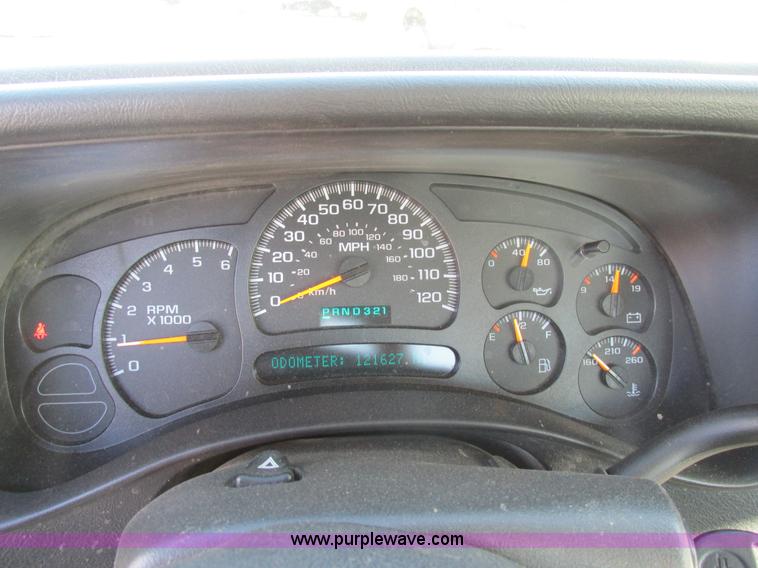 image for item K5017 2004 Chevrolet Silverado 1500 pickup truck