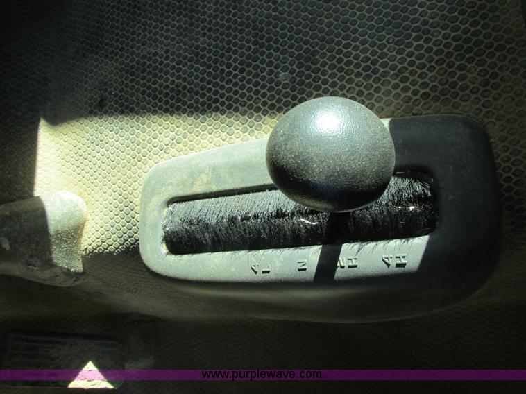 image for item K5017 2004 Chevrolet Silverado 1500 pickup truck