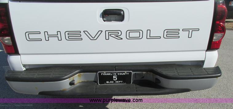 image for item K5017 2004 Chevrolet Silverado 1500 pickup truck