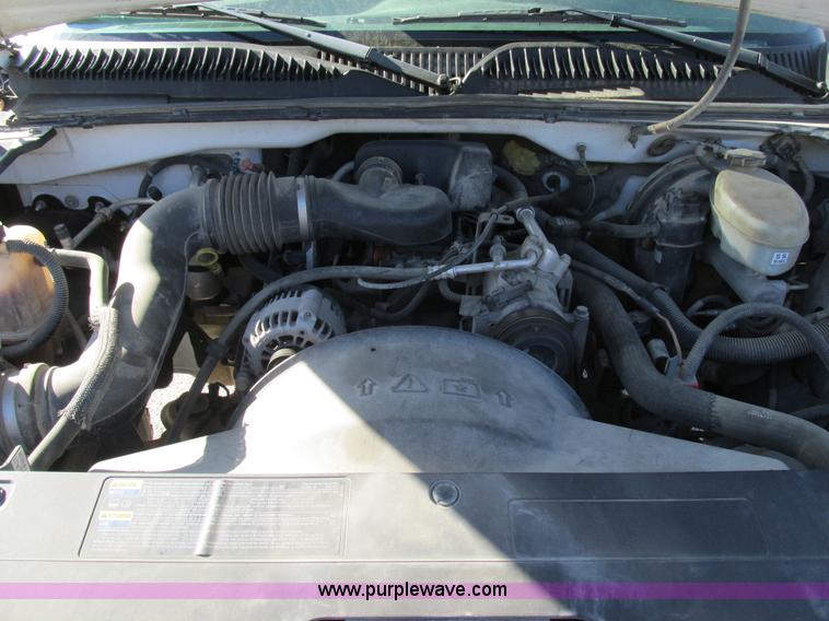 image for item K5017 2004 Chevrolet Silverado 1500 pickup truck