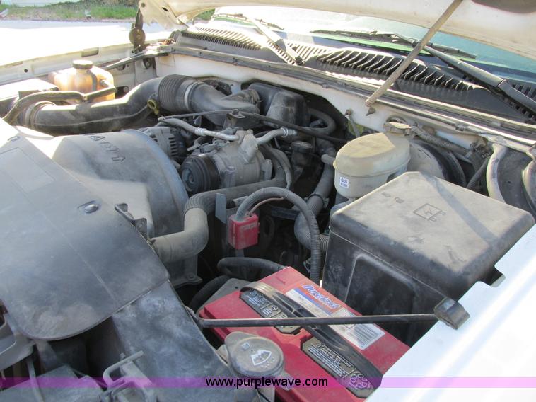 image for item K5017 2004 Chevrolet Silverado 1500 pickup truck