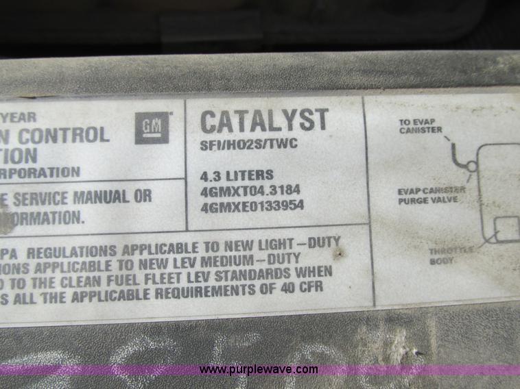 image for item K5017 2004 Chevrolet Silverado 1500 pickup truck