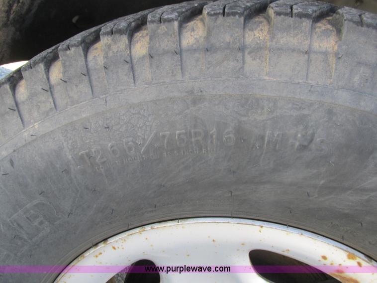 image for item K5017 2004 Chevrolet Silverado 1500 pickup truck