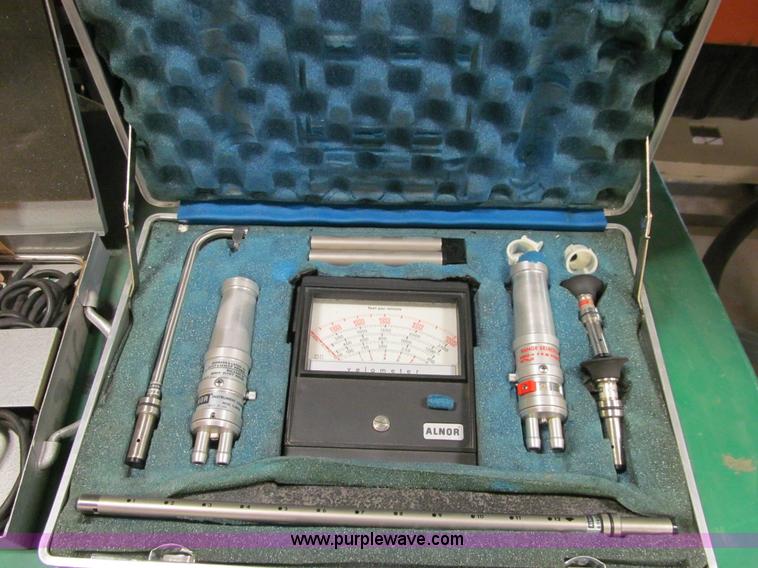 Alnor velometer with air velocity calculator in Des Moines, IA Item