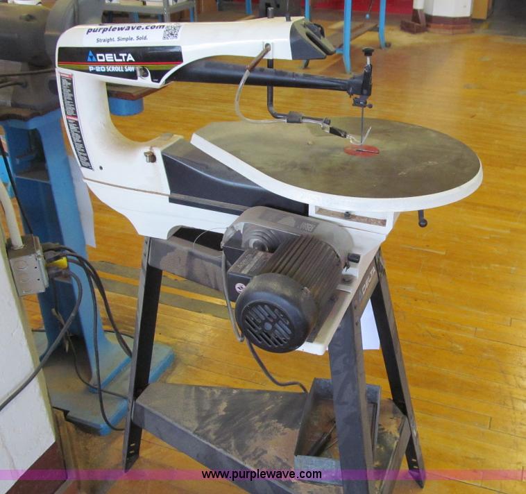 Delta P20 scroll saw in Des Moines, IA Item K5606 sold Purple Wave