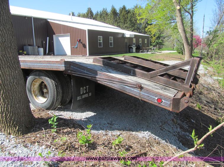 image for item K5624 1993 Dressen equipment trailer