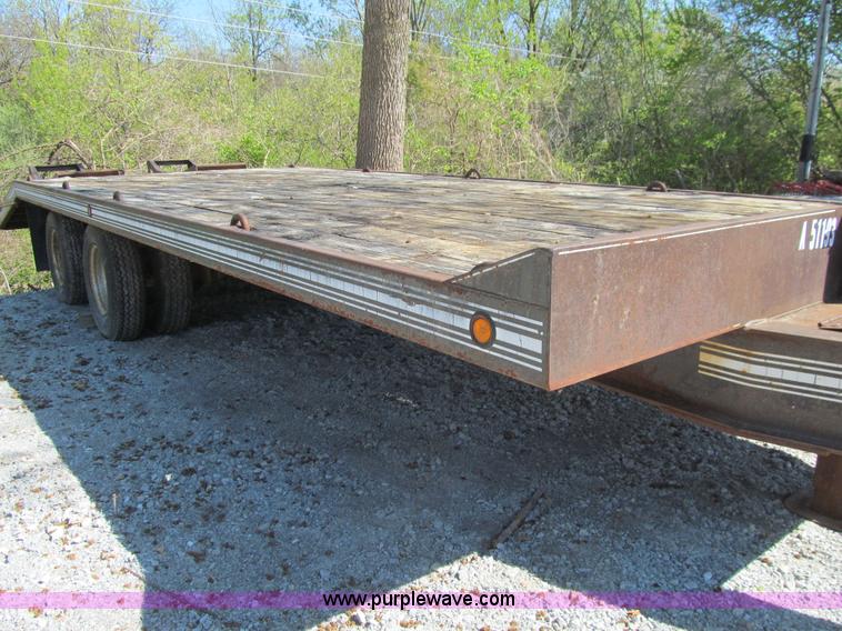 image for item K5624 1993 Dressen equipment trailer