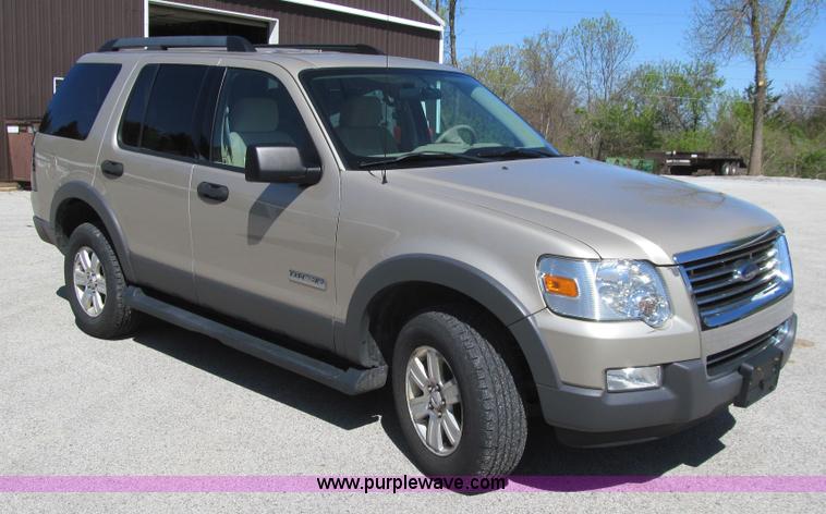 image for item K5625 2006 Ford Explorer XLT SUV