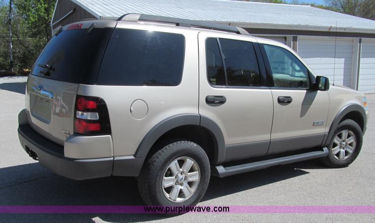 image for item K5625 2006 Ford Explorer XLT SUV