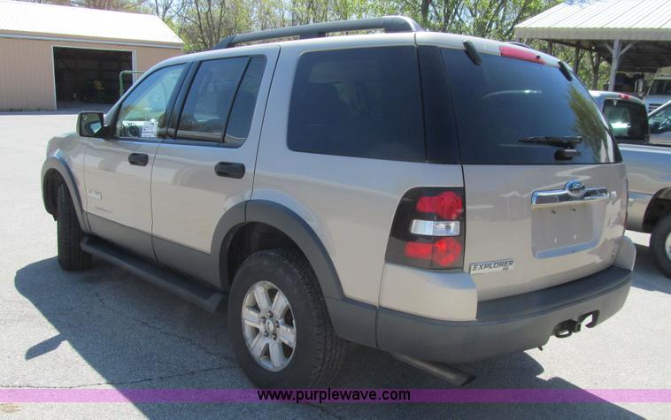 image for item K5625 2006 Ford Explorer XLT SUV