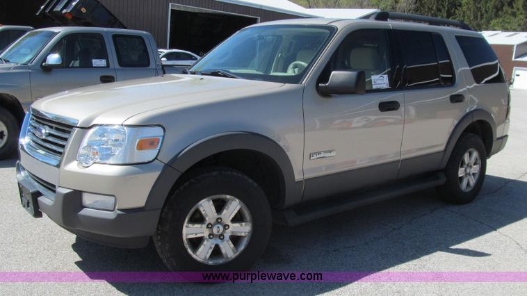 image for item K5625 2006 Ford Explorer XLT SUV