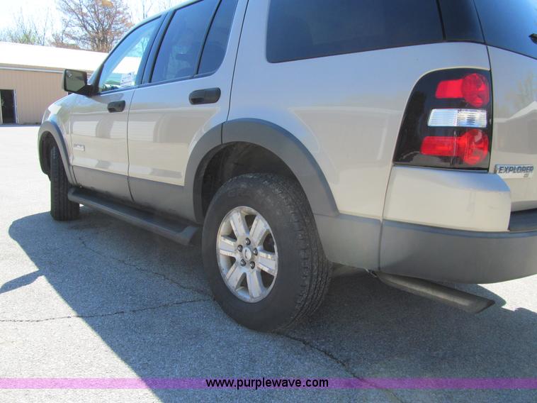 image for item K5625 2006 Ford Explorer XLT SUV