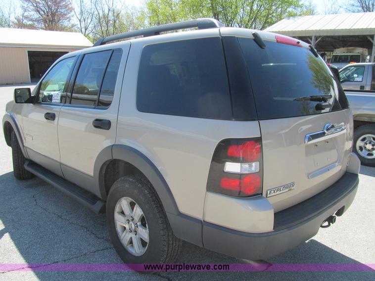 image for item K5625 2006 Ford Explorer XLT SUV