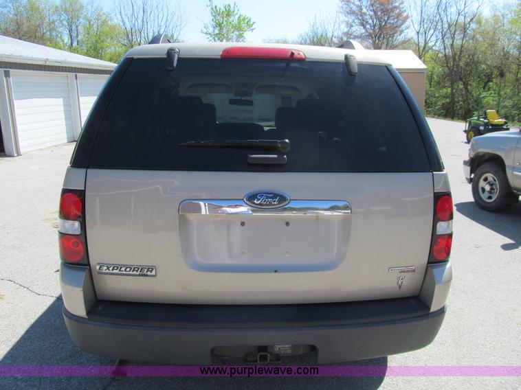 image for item K5625 2006 Ford Explorer XLT SUV