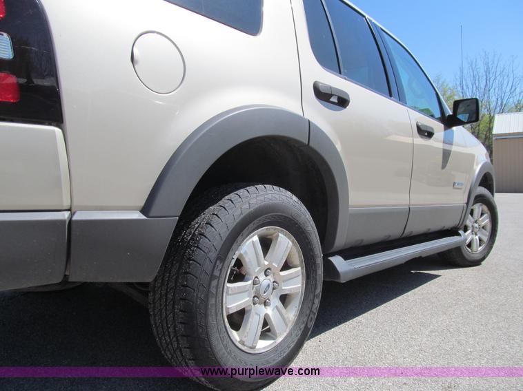 image for item K5625 2006 Ford Explorer XLT SUV