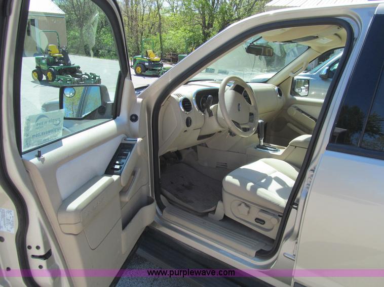 image for item K5625 2006 Ford Explorer XLT SUV