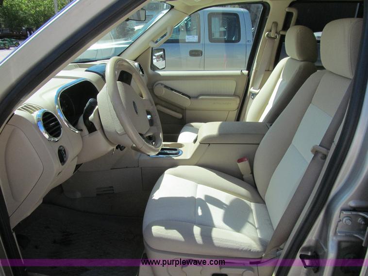 image for item K5625 2006 Ford Explorer XLT SUV