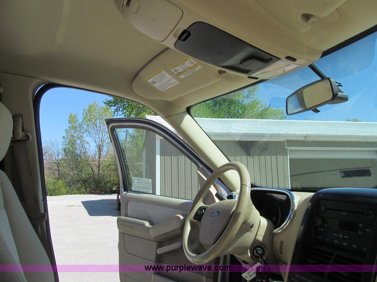 image for item K5625 2006 Ford Explorer XLT SUV