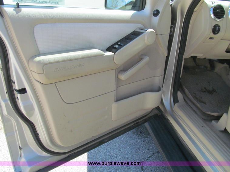 image for item K5625 2006 Ford Explorer XLT SUV