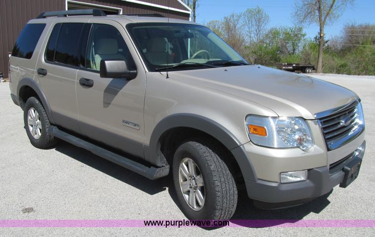 image for item K5625 2006 Ford Explorer XLT SUV