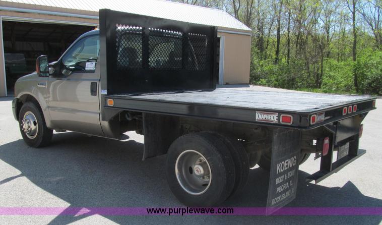 image for item K5628 2005 Ford F350 Super Duty XL flatbed pickup truck