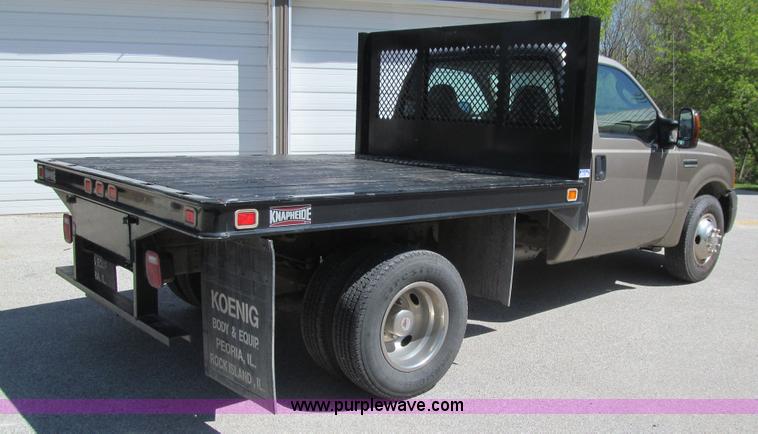image for item K5628 2005 Ford F350 Super Duty XL flatbed pickup truck