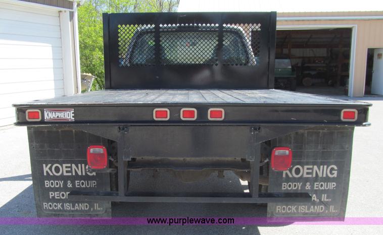 image for item K5628 2005 Ford F350 Super Duty XL flatbed pickup truck