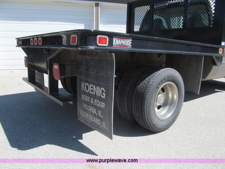 image for item K5628 2005 Ford F350 Super Duty XL flatbed pickup truck