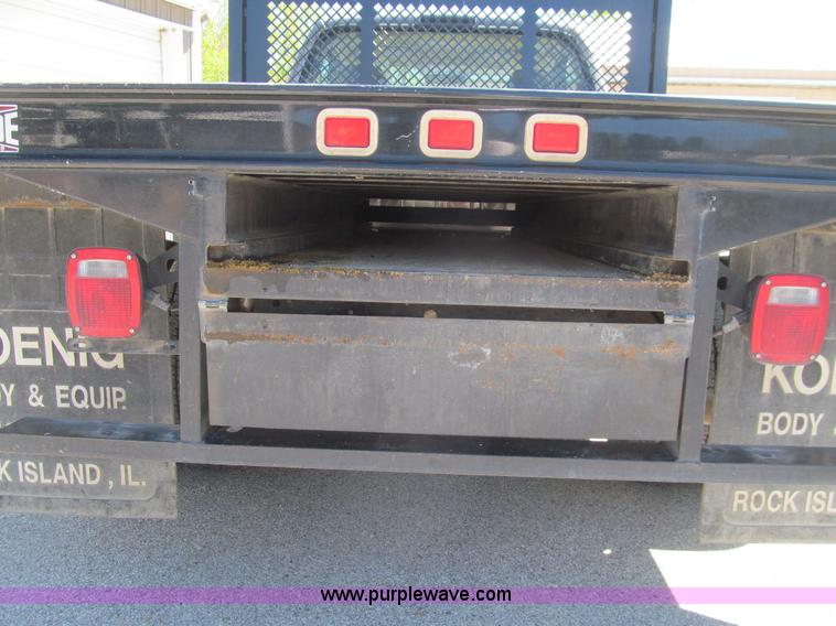 image for item K5628 2005 Ford F350 Super Duty XL flatbed pickup truck