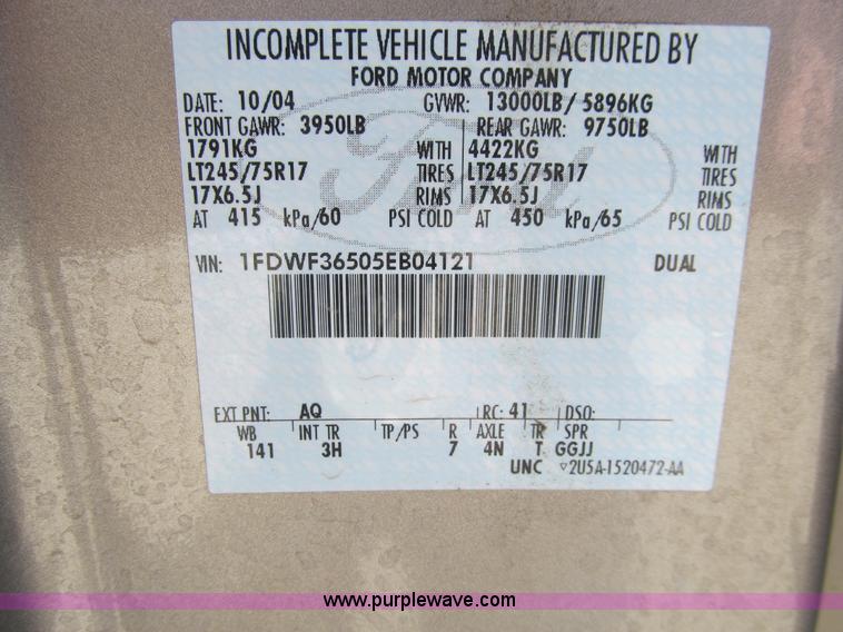 image for item K5628 2005 Ford F350 Super Duty XL flatbed pickup truck