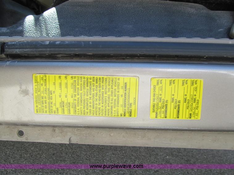 image for item K5628 2005 Ford F350 Super Duty XL flatbed pickup truck