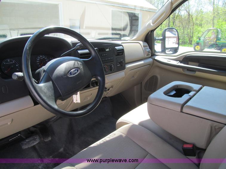 image for item K5628 2005 Ford F350 Super Duty XL flatbed pickup truck